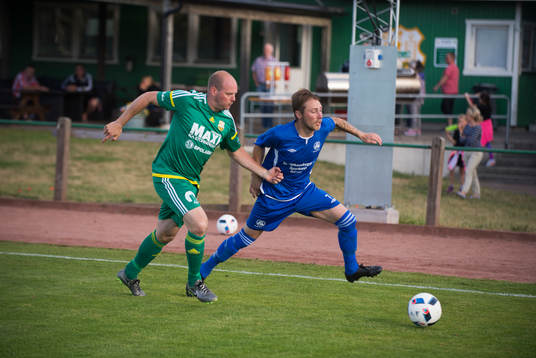 Tuff duell framför korvståndet i matchen i division 5