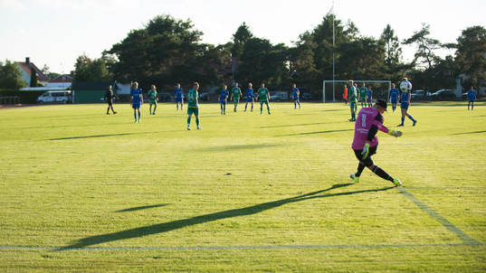 Inspark av Åhus-keeperni matchen i division 5 mellan Åhus