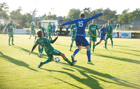 Kvällsljus i matchen i division 5 mellan Åhus och