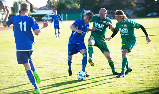 Bjärnums Pontus Lindell i matchen i division 5 mellan