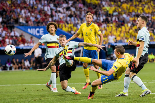 Sveriges Marcus Berg och Belgiens Toby Alderweireld
