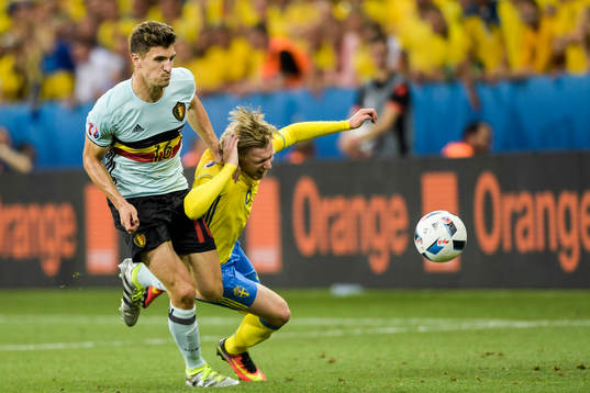 Sveriges Emil Forsberg faller