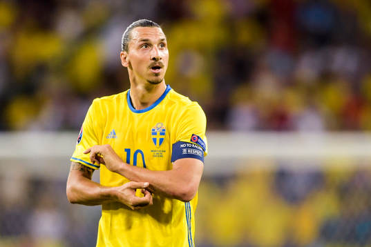 Sveriges Zlatan Ibrahimovic i fotbollsmatchen mellan