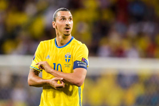 Sveriges Zlatan Ibrahimovic i fotbollsmatchen mellan