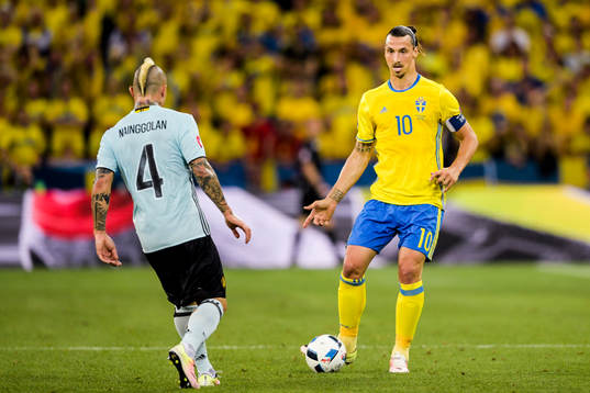 Sveriges Zlatan Ibrahimovic och Belgiens Radja Nainggolan i