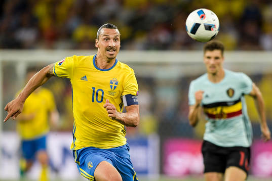 Sveriges Zlatan Ibrahimovic i fotbollsmatchen mellan