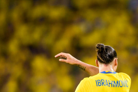 Sveriges Zlatan Ibrahimovic i fotbollsmatchen mellan