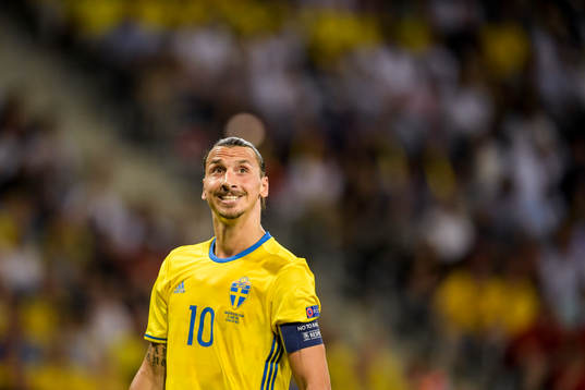 Sveriges Zlatan Ibrahimovic i fotbollsmatchen mellan