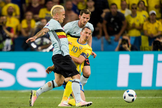 Sveriges Zlatan Ibrahimovic faller
