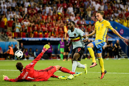 Belgiens Romelu Lukaku med målchans mot Sveriges målvakt