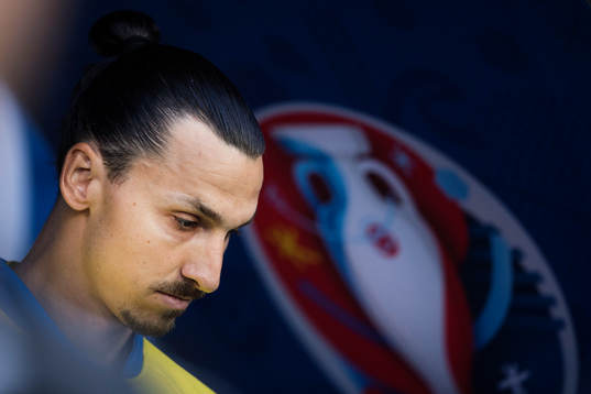 Sveriges Zlatan Ibrahimovic i fotbollsmatchen mellan