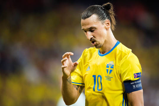 Sveriges Zlatan Ibrahimovic reagerar i fotbollsmatchen