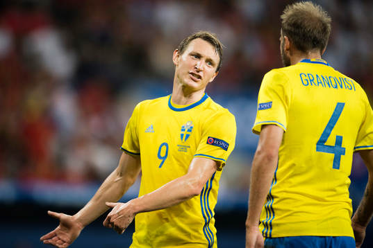 Sveriges Kim Källström och Andreas Granqvist i