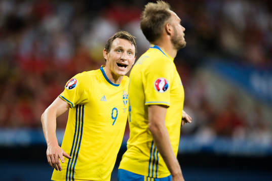 Sveriges Kim Källström och Andreas Granqvist i