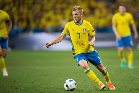 Sveriges Sebastian Larsson i fotbollsmatchen mellan Sverige