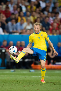 Sveriges Sebastian Larsson i fotbollsmatchen mellan Sverige