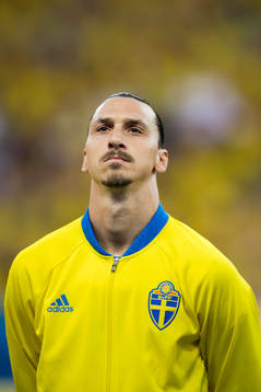 Sveriges Zlatan Ibrahimovic i fotbollsmatchen mellan