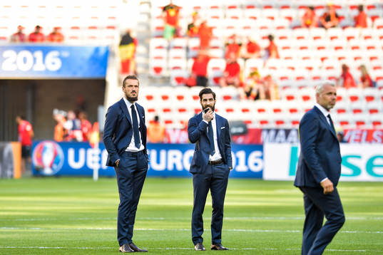 Sveriges Emir Kujovic och Jimmy Durmaz är ute och känner