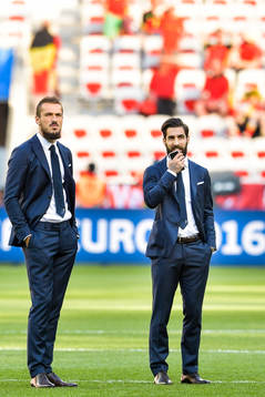 Sveriges Emir Kujovic och Jimmy Durmaz är ute och känner