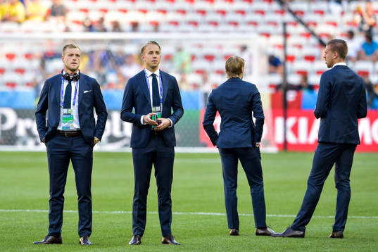 Sveriges John Guidetti och målvakt Patrik Carlgren är ute