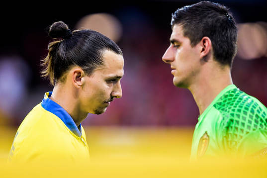 Sveriges Zlatan Ibrahimovic och Belgiens målvakt Thibaut