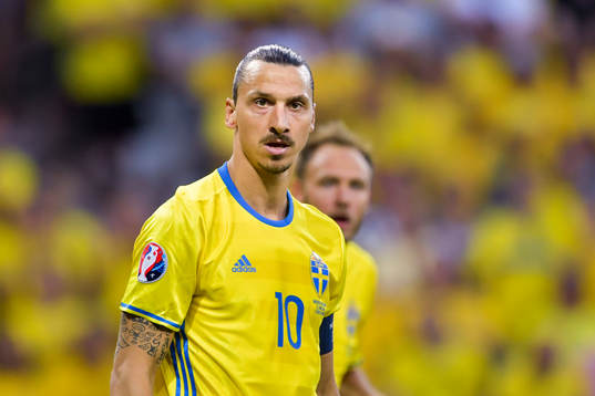 Sveriges Zlatan Ibrahimovic ifotbollsmatchen mellan Sverige