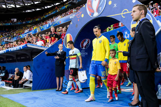 Sveriges Zlatan Ibrahimovic och Belgiens Eden Hazard gör