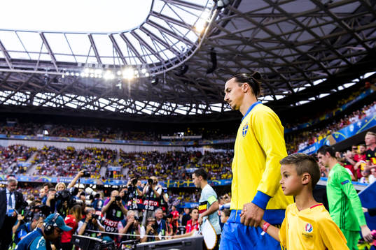 Sveriges Zlatan Ibrahimovic gör entré