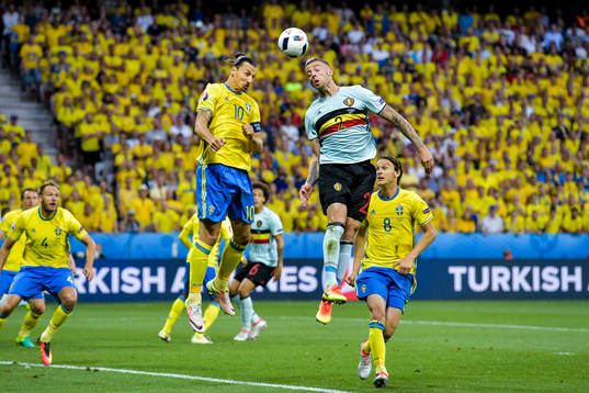 Sveriges Zlatan Ibrahimovic och Belgiens Toby Alderweireld