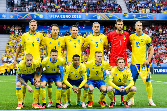 Sveriges startelva ställer upp för en startelvabild,