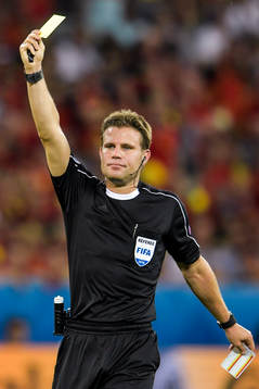 Domare Felix Brych i fotbollsmatchen mellan Sverige och