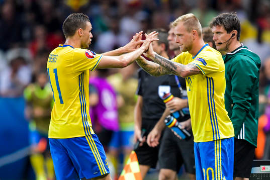 Sveriges Marcus Berg byts ut till förmån för John