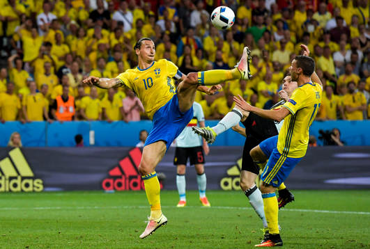 Sveriges Zlatan Ibrahimovic och Marcus Berg i