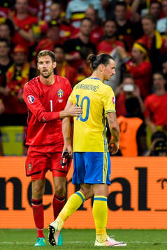 Sveriges målvakt Andreas Isaksson och Zlatan Ibrahimovic