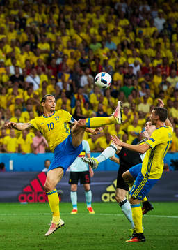 Sveriges Zlatan Ibrahimovic och Marcus Berg i