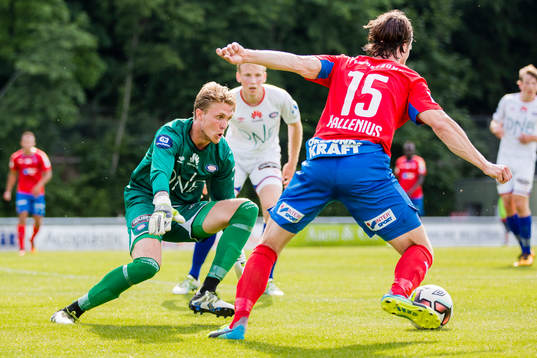 Vålerengas  målvakt  Marcus Sandberg och Helsingborgs