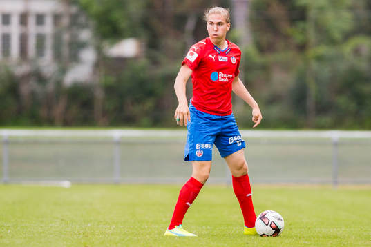 Helsingborgs Lowe Ohlander med bollen