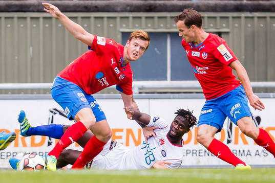 Helsingborgs Alexander Achinioti-Jönsson (v) och Anton