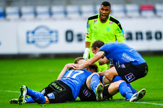 Halmstads spelare jublar