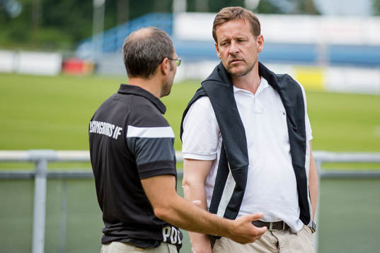 Helsingborgs Per-Ola Ljung i samtal med klubbdirektören