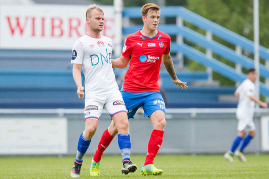 Vålerengas och Helsingborgs Alexander Achinioti-Jönsson