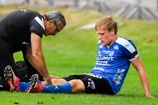 Halmstads Alexander Arvidsson tvingas lämna planen