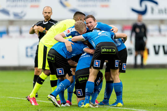 Halmstads Alexander Ruud Tveter har gjort 1-0 och hela