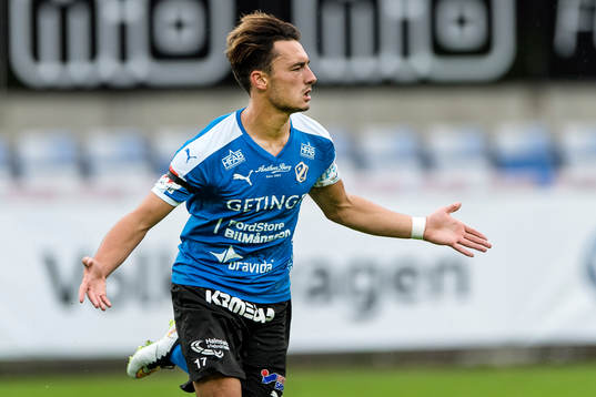 Halmstads Sead Haksabanovic har gjort  2-0 och jublar