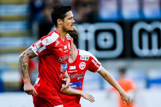 Värnamos Pär Cederqvist jublar