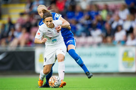 Rosengårds Nataša Andonova och Eskilstunas Petra Larsson