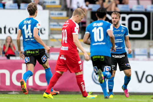 Halmstads Jesper Westerberg (h) jublar