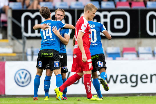 Halmstads Jesper Westerberg (h) jublar