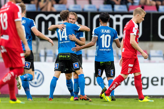Halmstads Jesper Westerberg (h) jublar