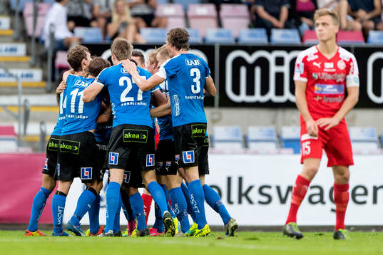 Halmstads Jesper Westerberg har gjort 3-1 och laget jublar